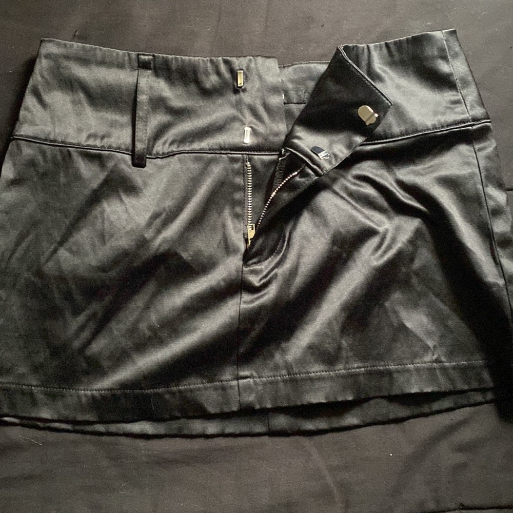 Forever 21 black mini skirt - Picture 2 of 3